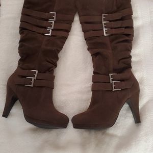 Lucita brown suede boots